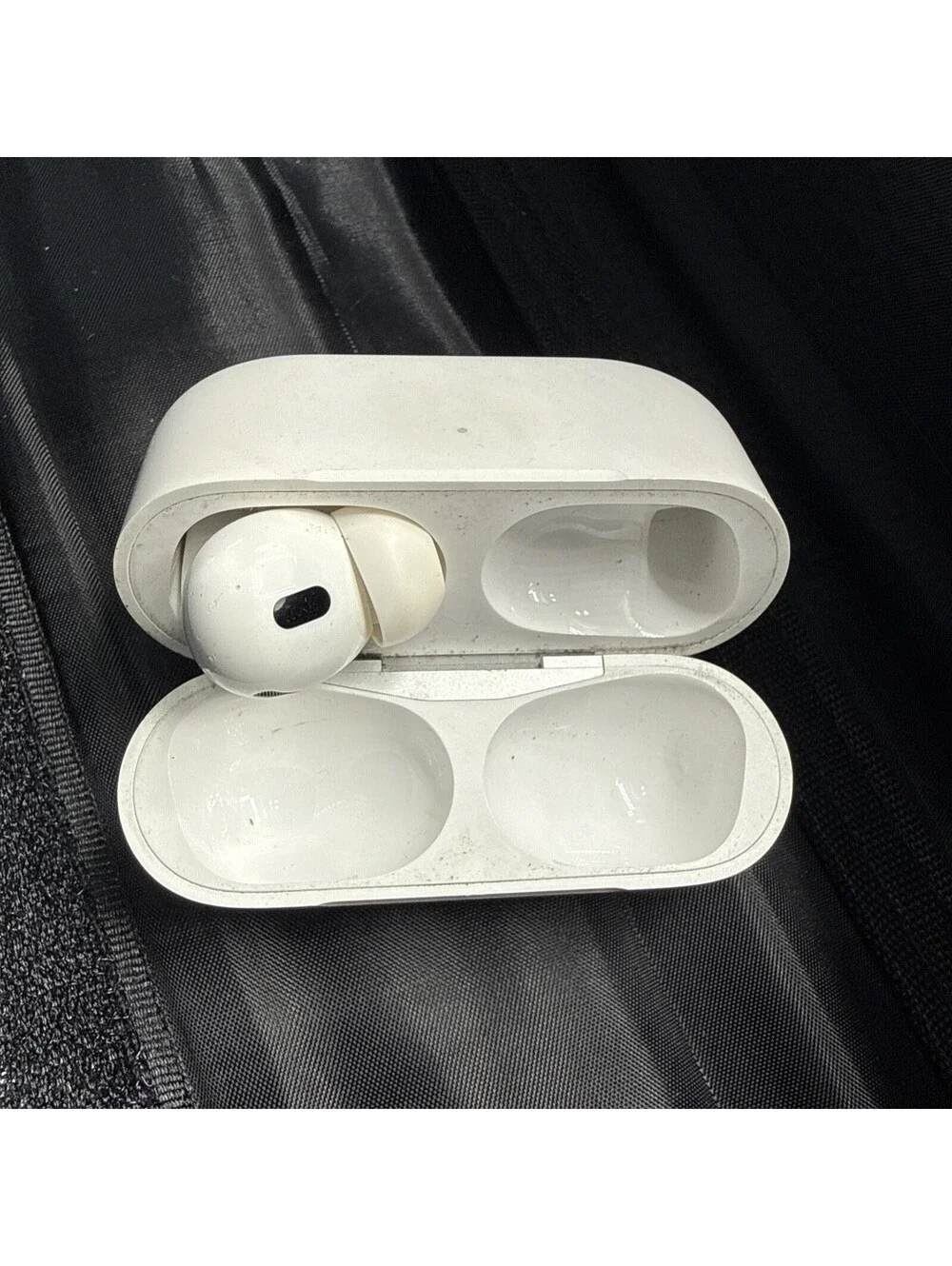 Apple AirPods Pro 2 USB-C A2968 Charging Case + Right AirPod Only